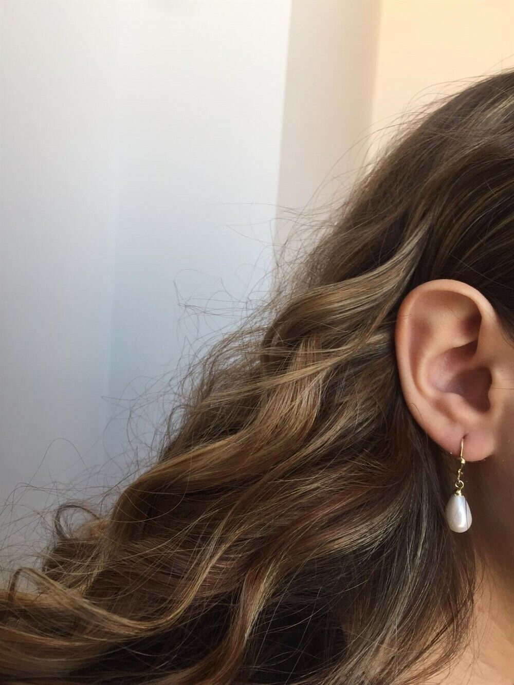 Ermus Gold - Damen Ohrringe mit Weißen Tropfenperlen, 14K 585 Gelbgold, Elegantes Design - Ermus Gold