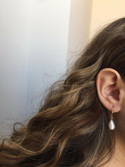 Ermus Gold - Damen Ohrringe mit Weißen Tropfenperlen, 14K 585 Gelbgold, Elegantes Design - Ermus Gold